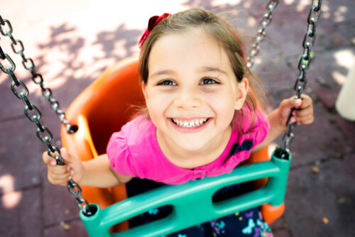 Enseña a tus hijos a cultivar su felicidad: 6 claves importantes
