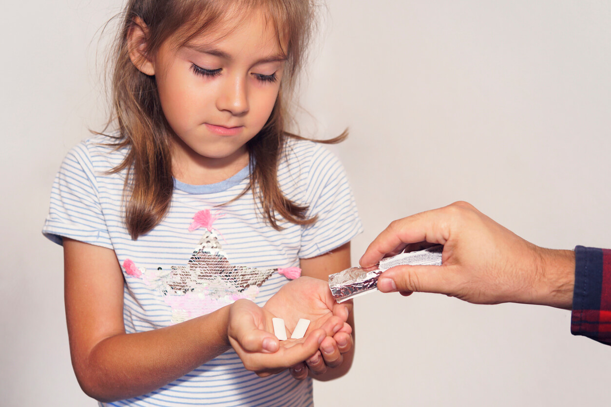 Does chewing gum help prevent cavities in children?