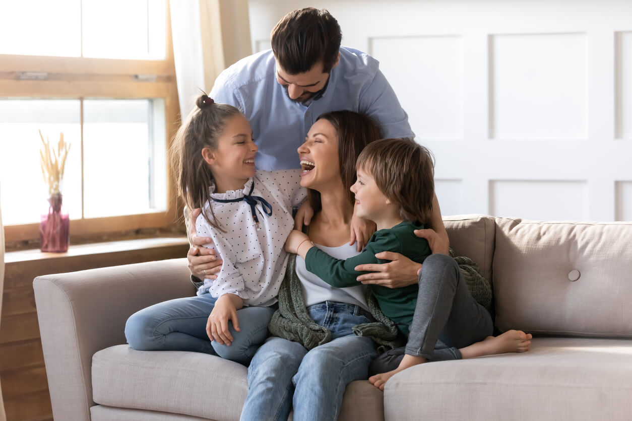 Une famille heureuse.