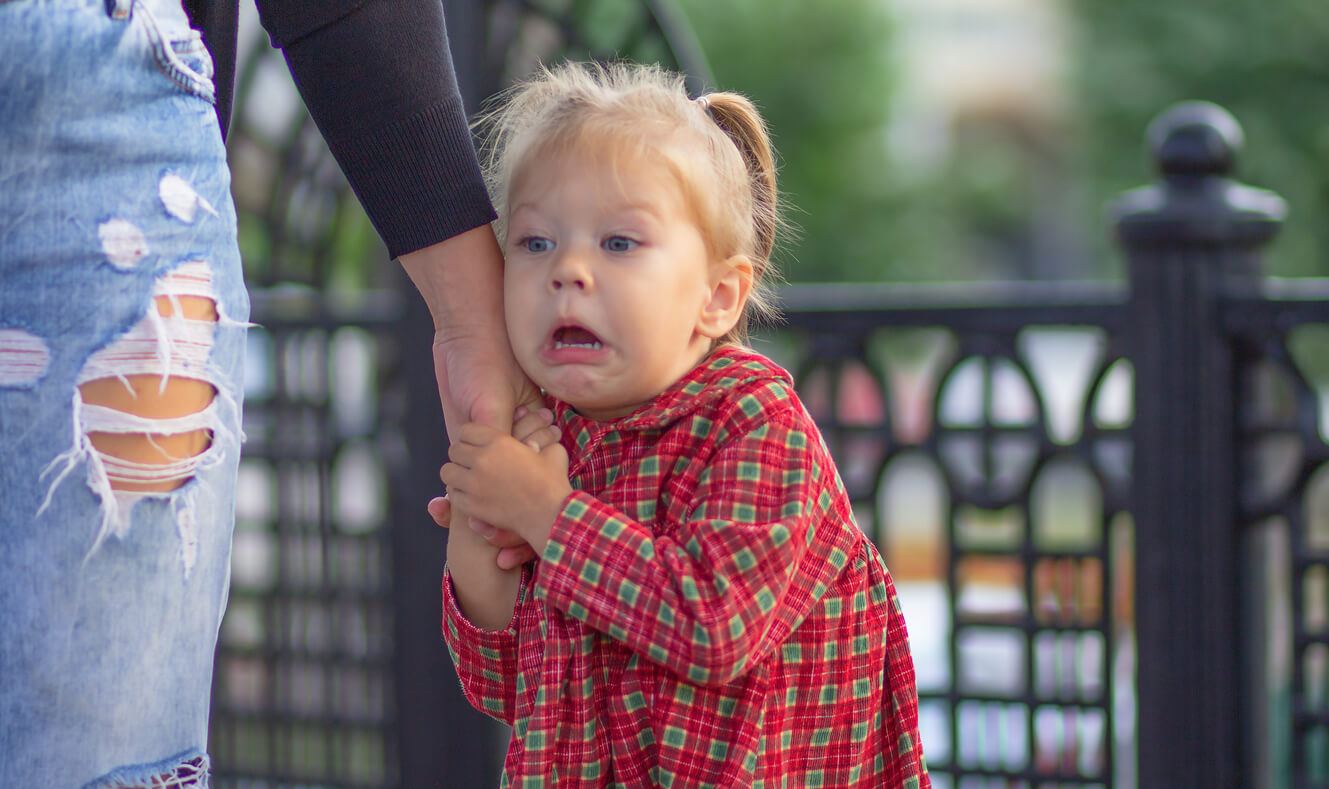 Une jeune fille qui a peur.