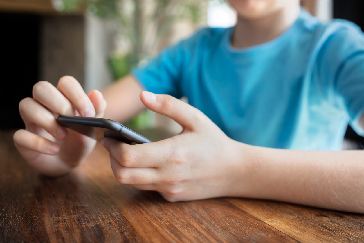 El peligro de que los niños se descarguen apps