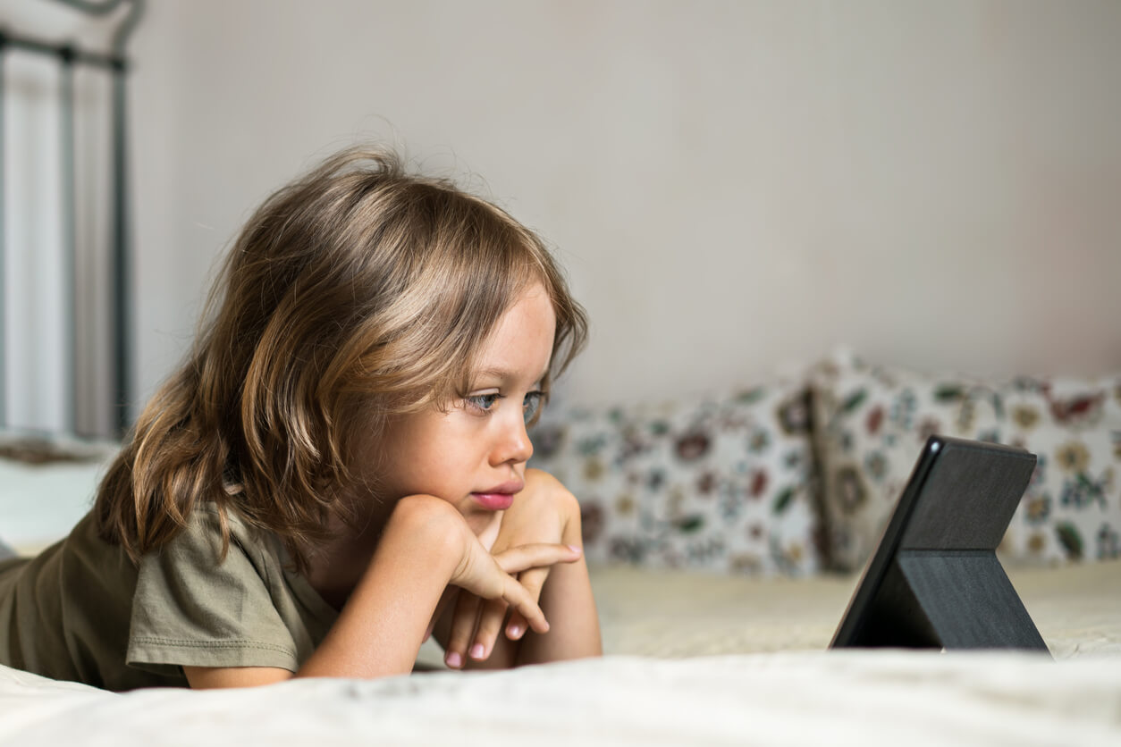 Op welke leeftijd kunnen kinderen beginnen met beeldschermen