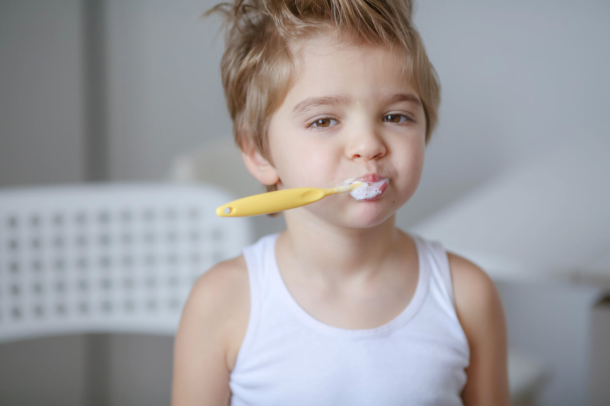 A preschool-aged boy brushing his teeth.
