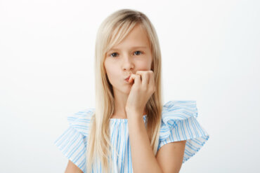 ¿Por qué comerse las uñas es dañino para los dientes de los niños?