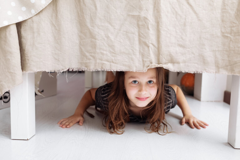 ¿Por qué a mi hijo le gusta jugar a esconderse?