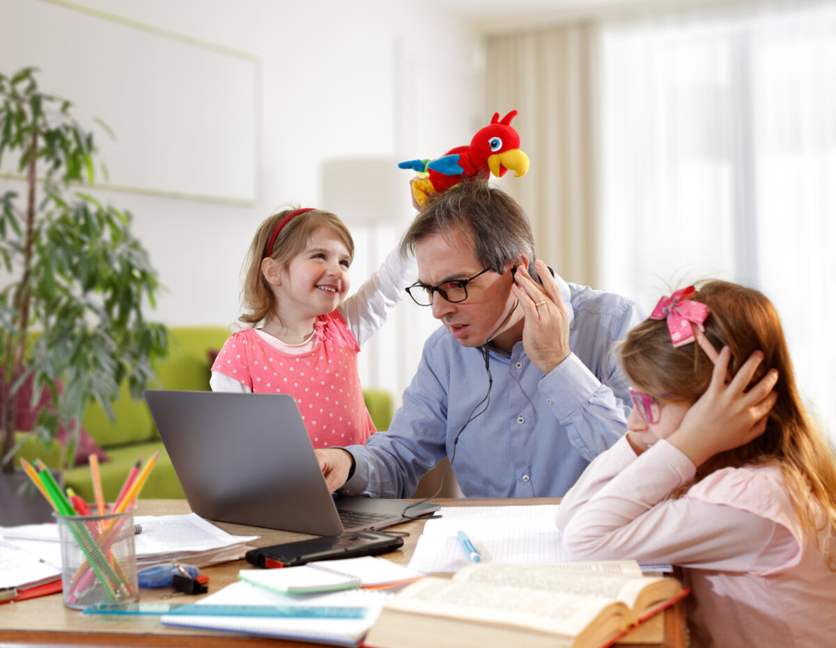 Padres adictos al trabajo: ¿cómo afecta esto a tus hijos?