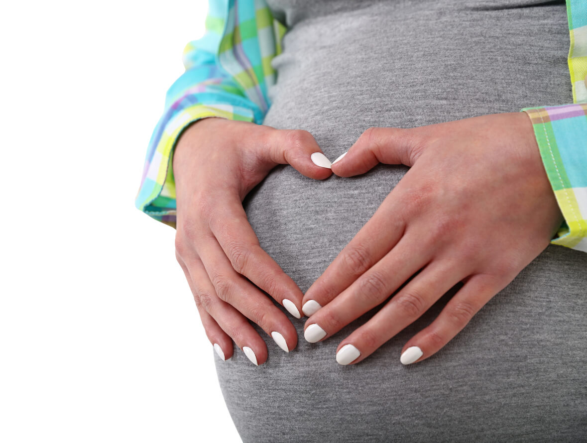 ¿Es seguro pintarse las uñas en el embarazo?