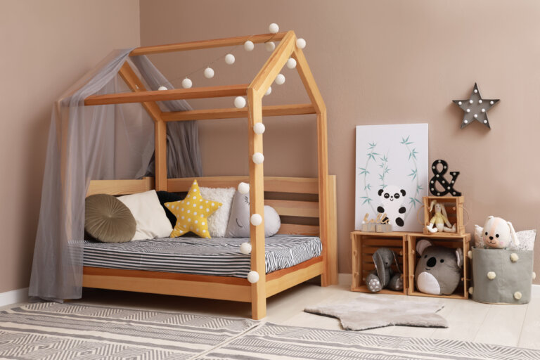 Descubre los 6 beneficios de la cama Montessori para los niños