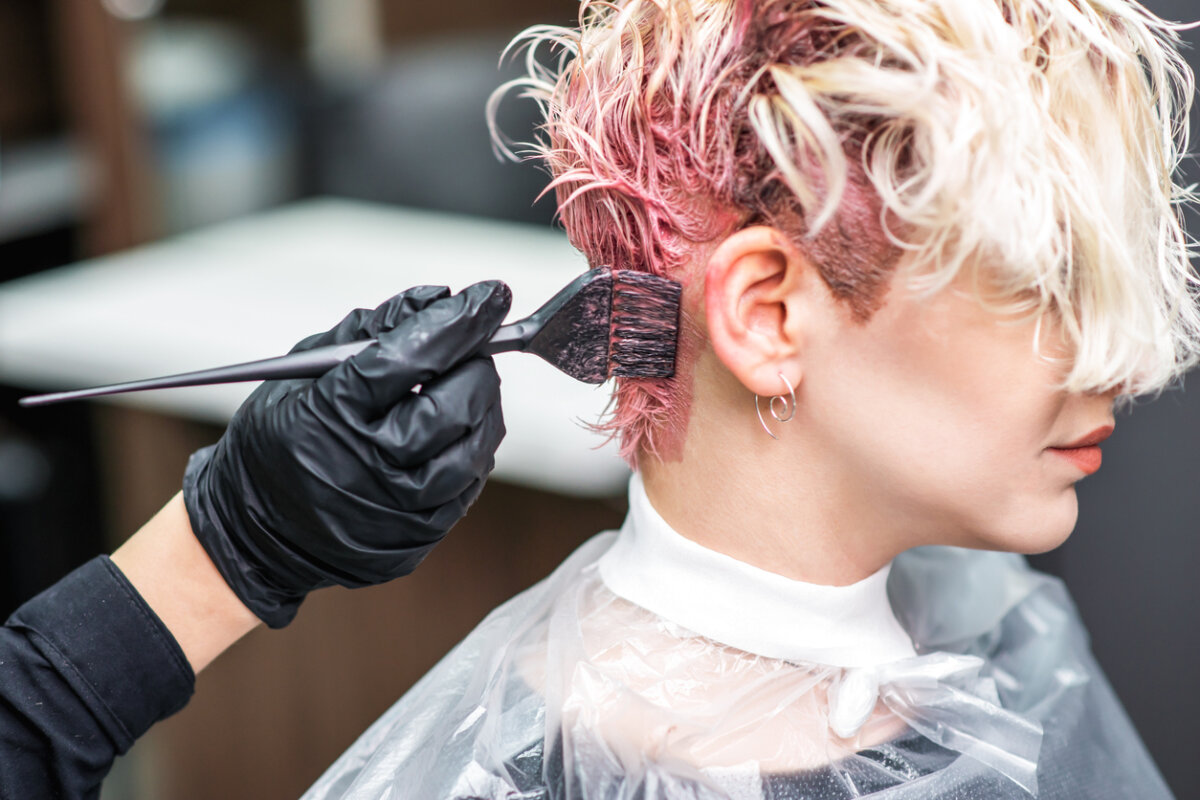 ¿Es segura la coloración vegetal del cabello en el embarazo?