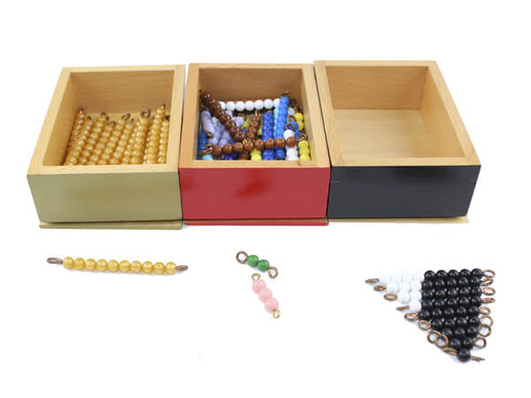 Boîtes de perles Montessori.