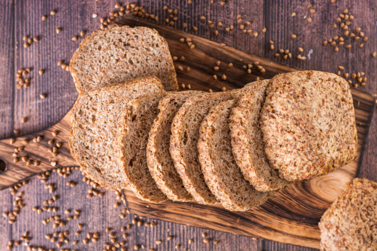 Por qué se recomienda el pan de trigo sarraceno a mujeres de 50 años, según una nutricionista