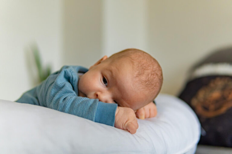 ¿Qué hacer si mi bebé tiene muchos gases y no puede dormir?