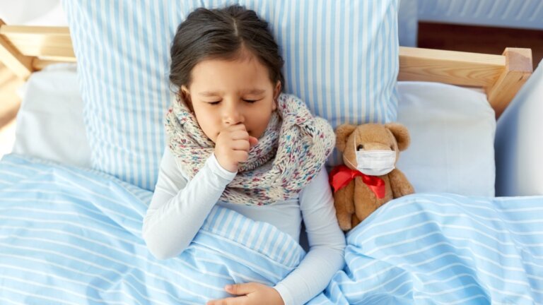 ¿Qué hacer si mi hijo tiene mucha tos y no puede dormir?