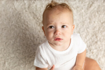 ¿Cómo dormir a un bebé con mocos?