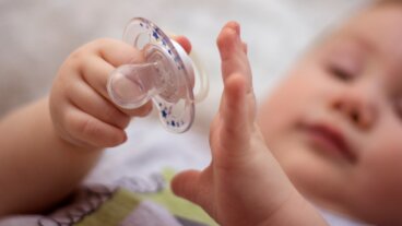 Descubre cómo quitar el chupete al estilo Montessori