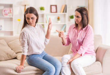 ¿Qué hacer si mi hijo adolescente me falta el respeto?