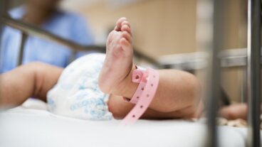 Cribado neonatal 2025: las nuevas pruebas que incluye el SNS