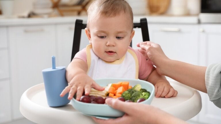 Cómo introducir frutas y verduras en la dieta de tu bebé: guía práctica