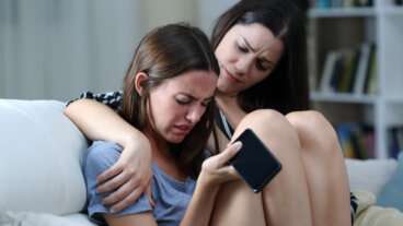 Cómo prevenir el ciberbullying: guía para padres, jóvenes y educadores