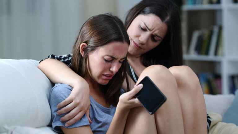 Cómo prevenir el ciberbullying: guía para padres, jóvenes y educadores