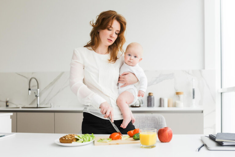 Cómo comer bien en el posparto: 5 opciones reales cuando no tienes tiempo ni energía para cocinar
