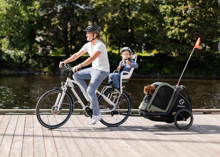 Moverse en bicicleta con niños: qué opciones existen según la edad y el trayecto